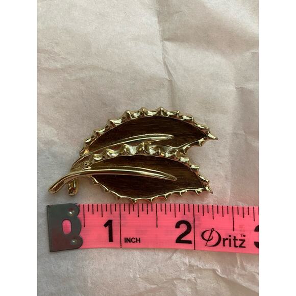 Vintage Sarah Coventry Wooded Gold‎ Tone Leaf Brooch - Picture 5 of 6